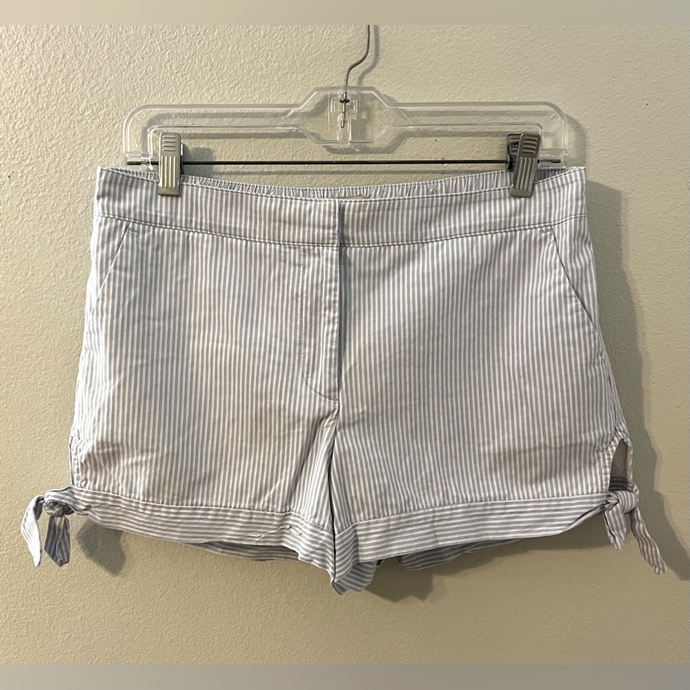 Loft Outlet Women’s Blue & White Striped Seersucker 4 Inch Shorts! Size 2.